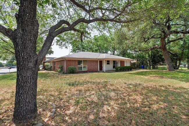 Foto del edificio - 8801 Camelia Ln