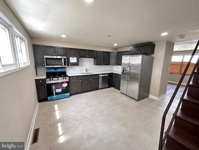 Foto del edificio - 8039 Gough St