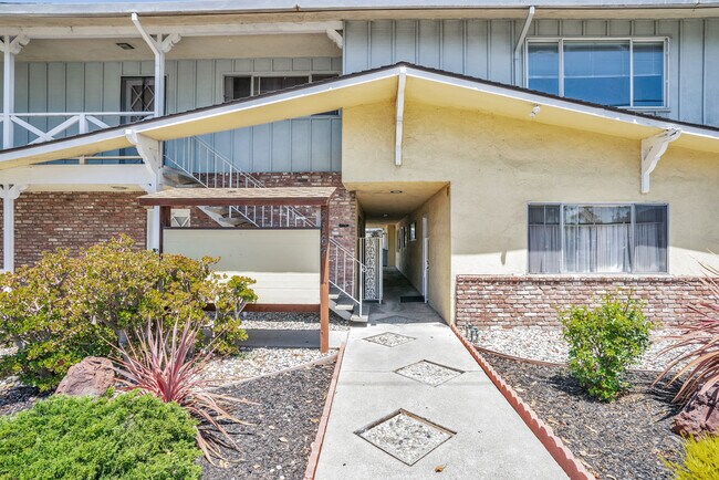 Building Photo - 2167 Otis Dr