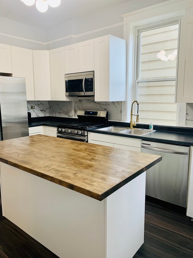 Foto del edificio - 2637 W Walton St