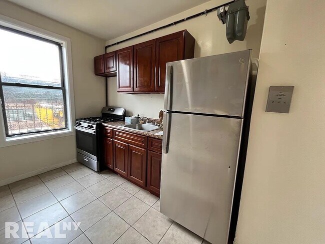 Foto del edificio - 500 West 213th Street