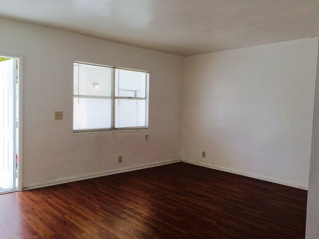 Foto del edificio - 1017 Palm Beach Lakes Blvd.