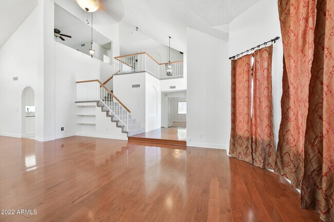 Building Photo - 1581 W Carla Vista Dr