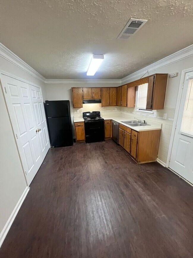 Foto del edificio - Beautiful 2 bedroom 2 bathroom ranch duplex Now Ready!