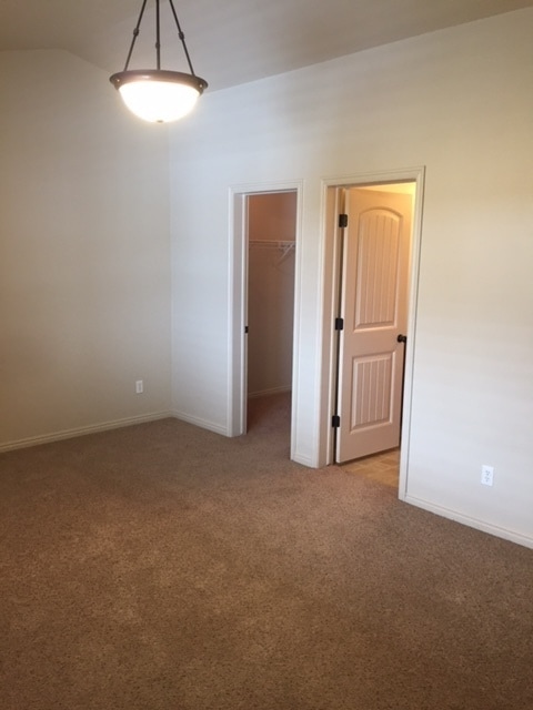 Building Photo - Move In Special For Eagle Mountain Condo!