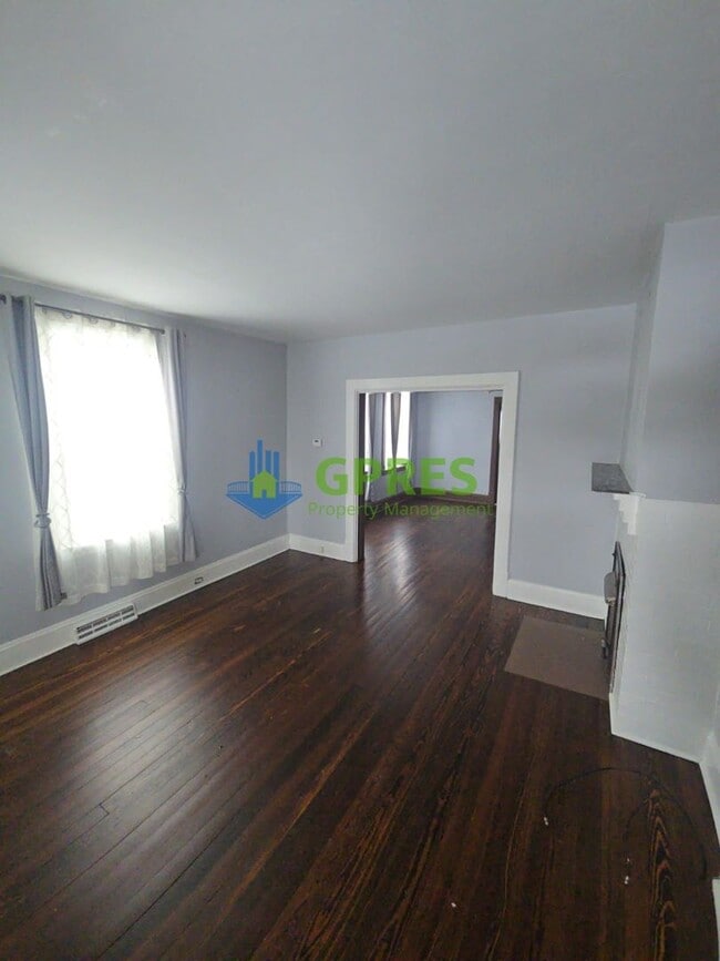 Building Photo - 2-bedroom 1st floor apartment for rent in Oakmont