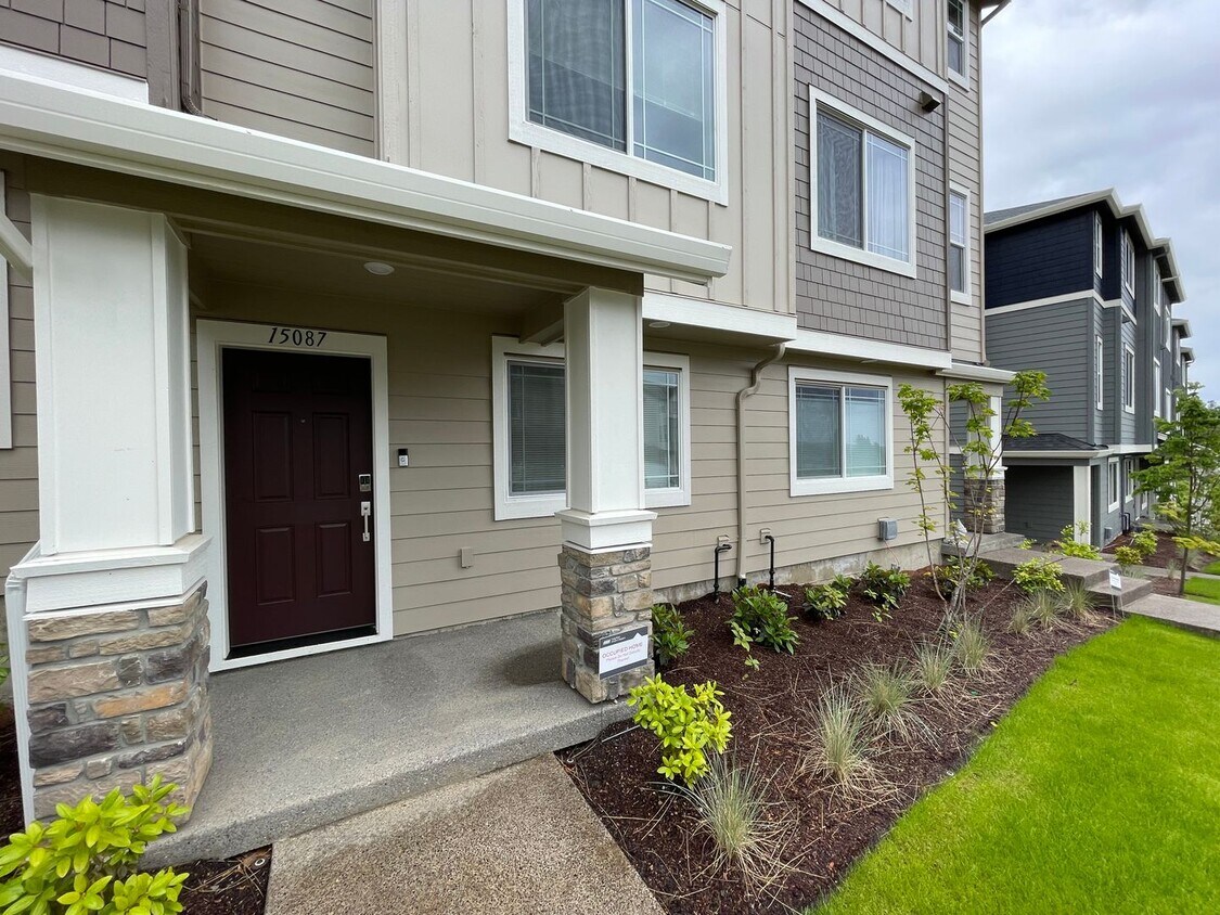 Primary Photo - Brand New 2024 Build in the Bethany Crossi...