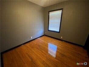 Building Photo - 4901 Evergreen Ln