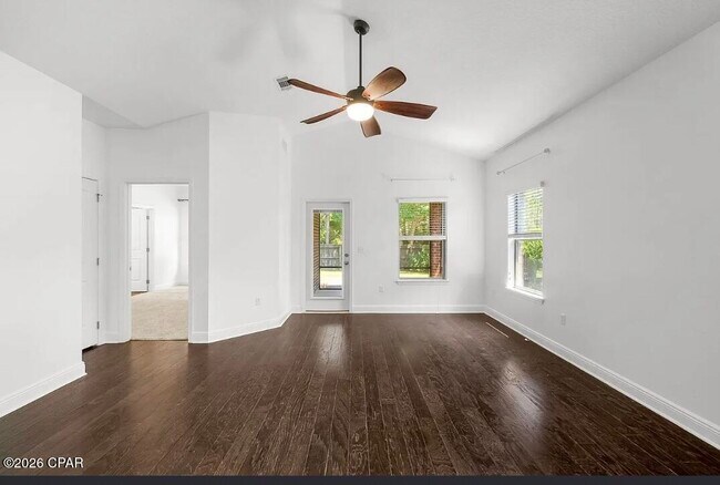 Foto del edificio - 282 Whispering Lake Dr