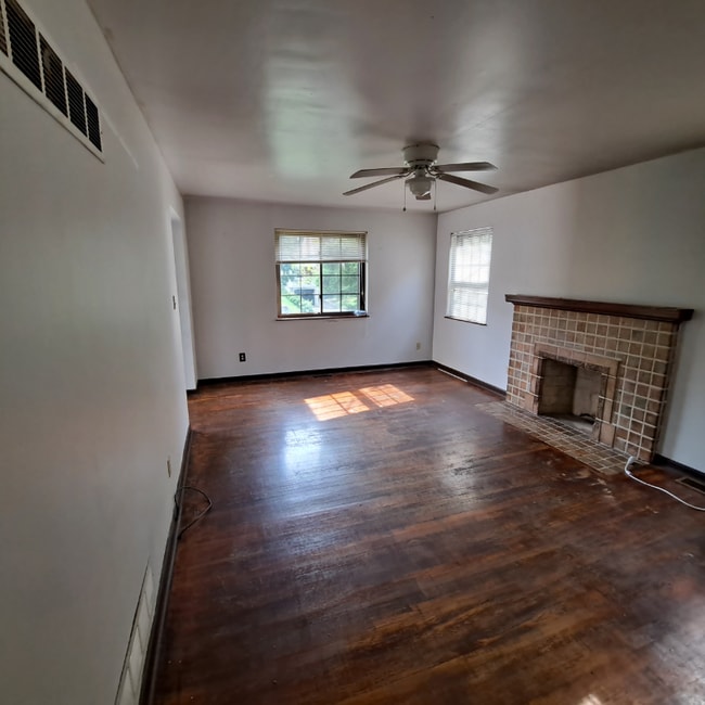 Photo - 305 E Wyoming Ave Apartment
