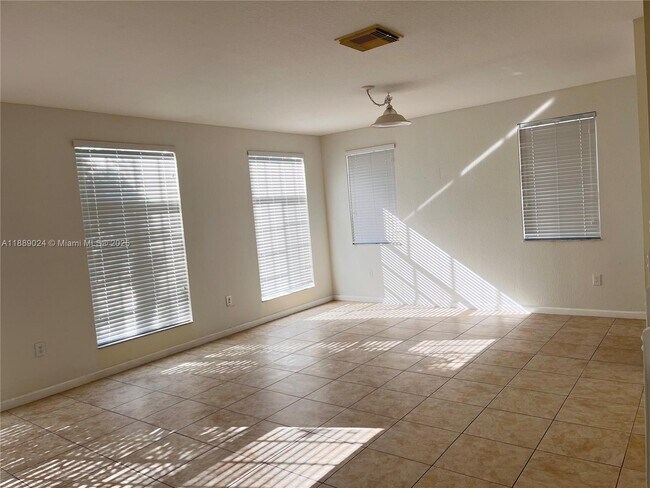 Foto del edificio - 27379 SW 143rd Ct