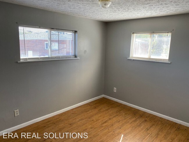 Building Photo - 3631 Cushing Dr