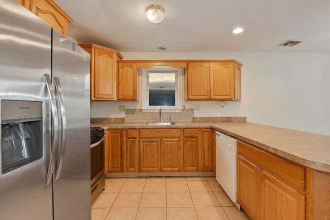 Building Photo - 170 W 54th St