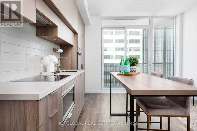 Building Photo - 8 Eglinton Ave E