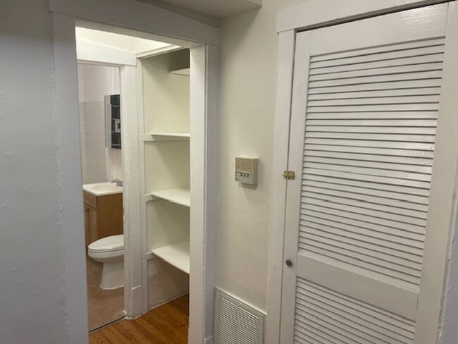 Foto del edificio - 1358 W Rosedale Ave