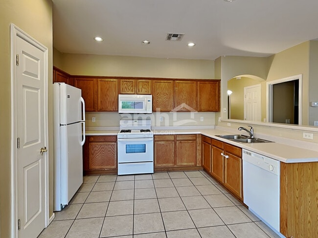 Building Photo - 174 E Corte Rancho Centro