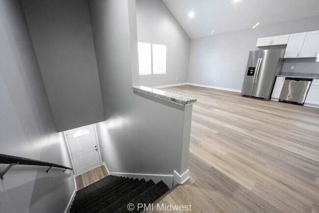 Building Photo - "Charming 3-Bedroom Duplex with 2 Full Baths in Prime Indianapolis Location!"