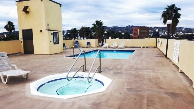 SPA & Pool - 112 N Hamilton Dr