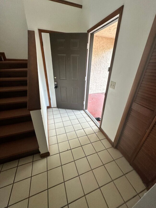 Foto del edificio - 3 Bedroom Townhome - New Pictures Coming Soon!!