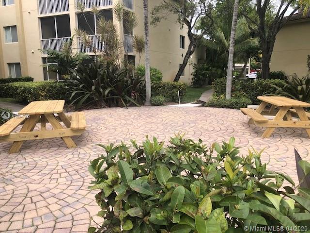 Foto del edificio - 420 S Park Rd