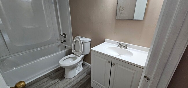 Building Photo - 72 Rushwood Dr