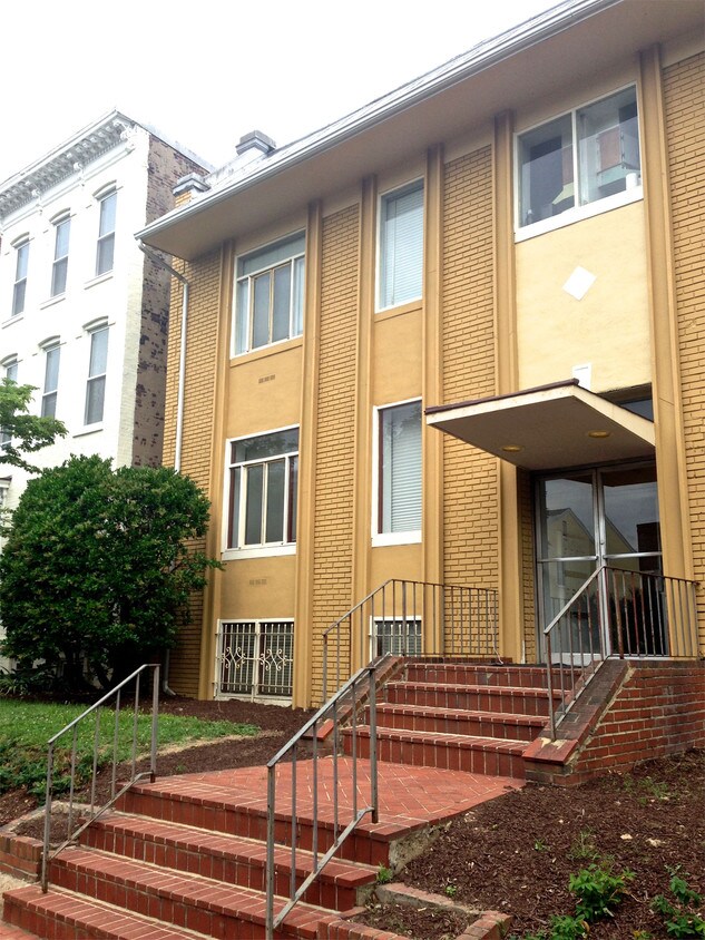 Building Photo - 320 Constitution Ave NE