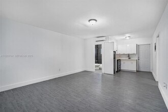 Building Photo - 730 NE 128th St