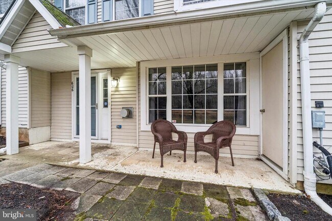 Foto del edificio - 606 Oswego Ct