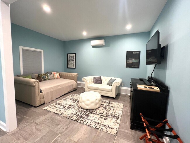 Foto del edificio - Furnished & All Inclusive Rental with Lake...