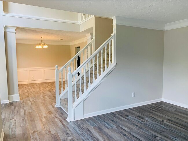 Foto del edificio - 325 Barrington Grange Dr