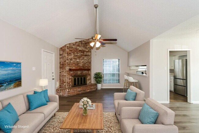 Building Photo - 2118 Maple Cir