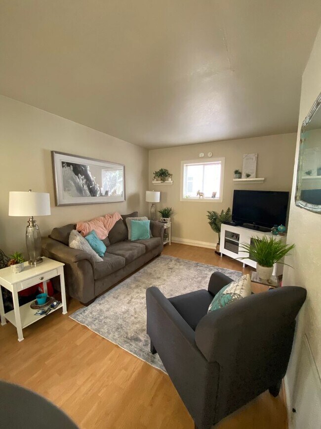 Foto del edificio - 2 Bed, 1 Bath in York Neighborhood  Close ...