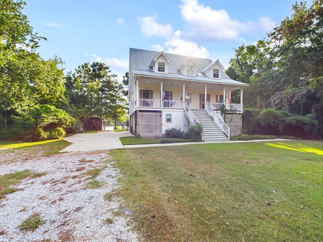 Foto del edificio - Private Furnished Riverfront Estate with Dock & Guest Apartment