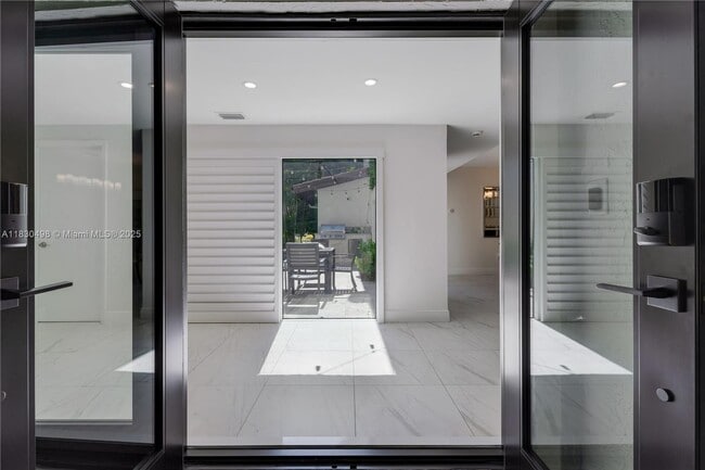 Building Photo - 4830 San Amaro Dr