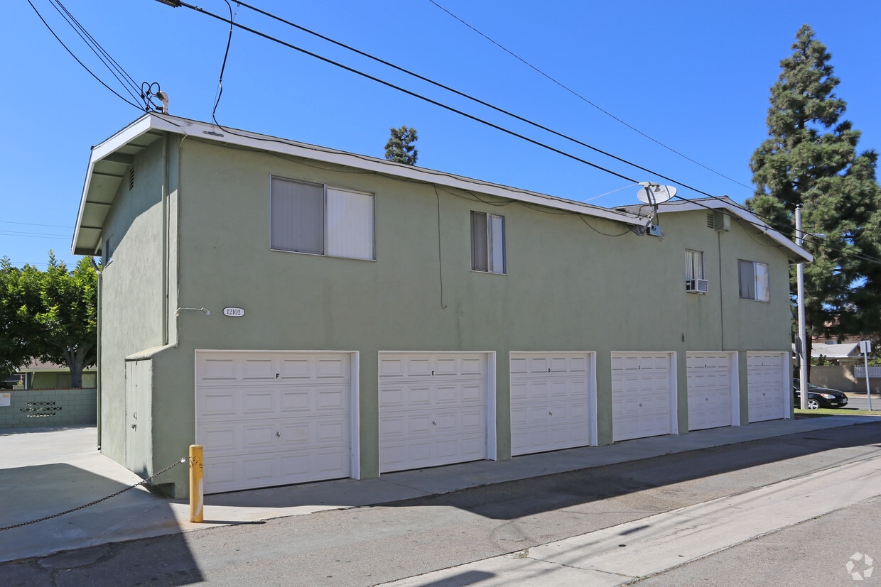 Building Photo - 12102 Gilbert St