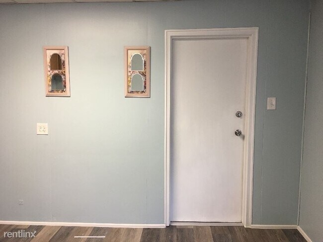 Building Photo - Studio, 1 bath Apartment - 4012 Penn Avenue