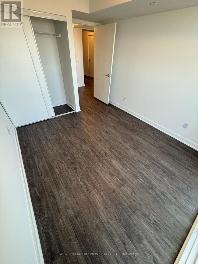 Photo du bâtiment - 1010 Sandy Beach Rd