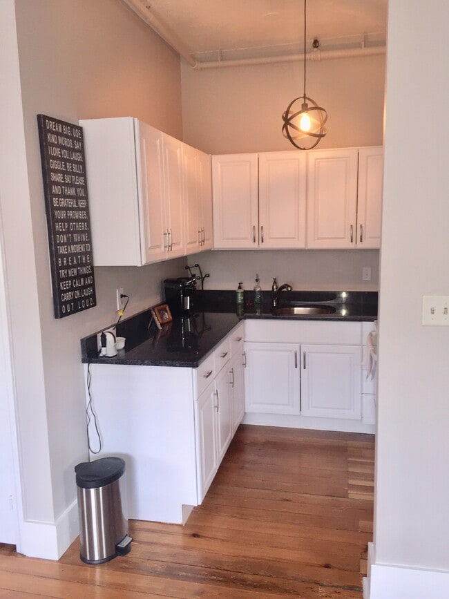 Building Photo - 4 Essex St