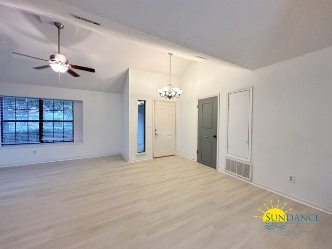 Building Photo - Beautiful 2 Bedroom Home in Fort Walton Be...