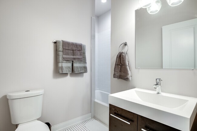 Foto del edificio - 5407 S Harper Ave