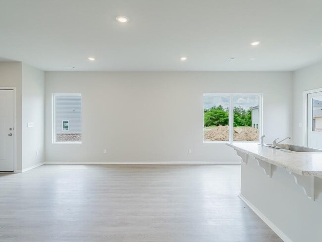 Building Photo - 3404 Endearment