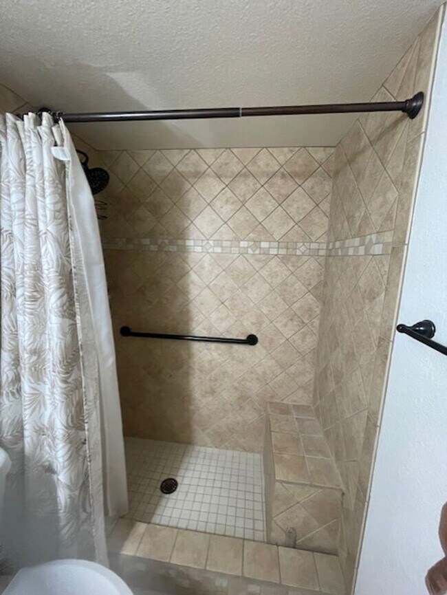 Foto del edificio - Ground level 2-bedroom 2-bathroom unit loc...
