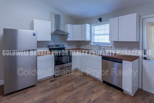 Building Photo - 150 Scenic Dr