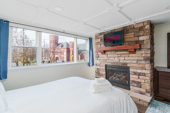 Building Photo - 70 Lake Ave