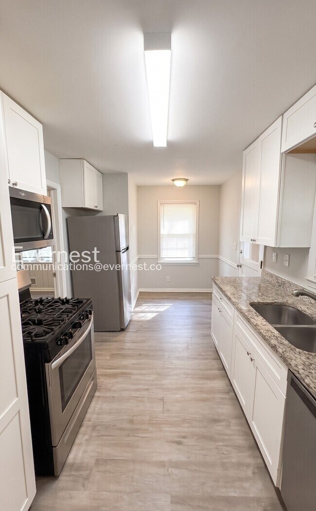Building Photo - Limited Time Special Offer / 3 Bed/1 Bath Home with Carport / Pet-Friendly / Available Now!