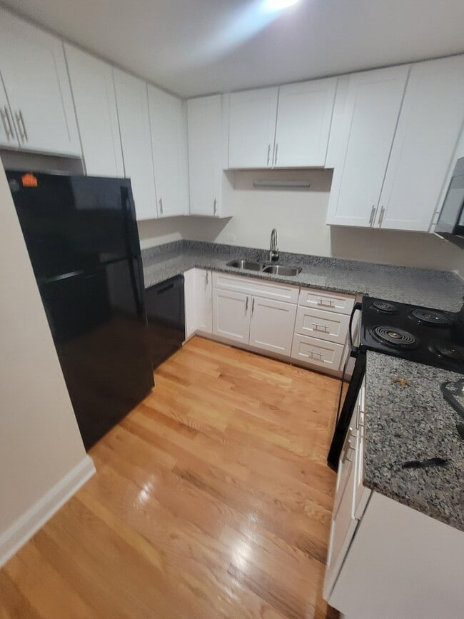 Building Photo - 480 St Moritz Dr
