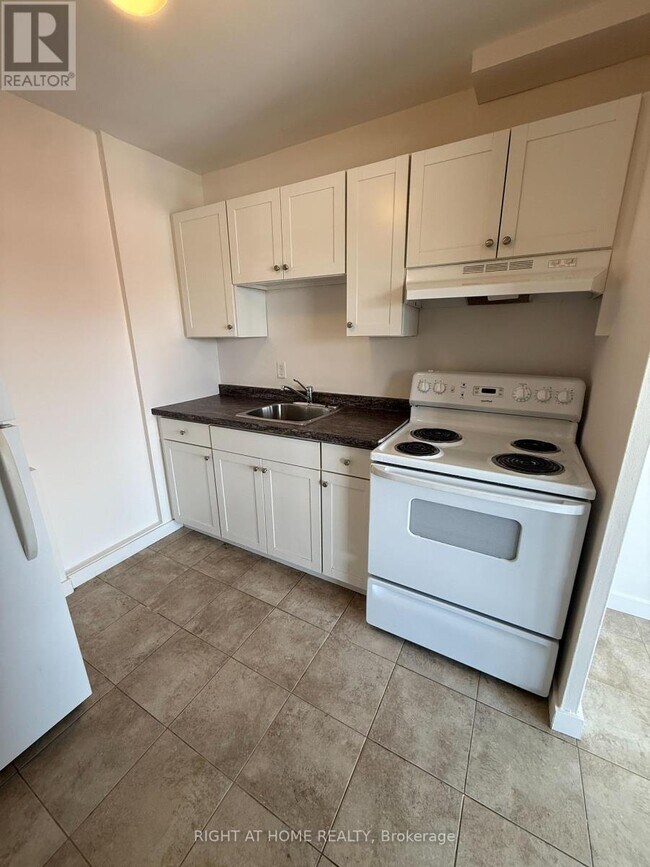 Building Photo - 346 Elgin Ct
