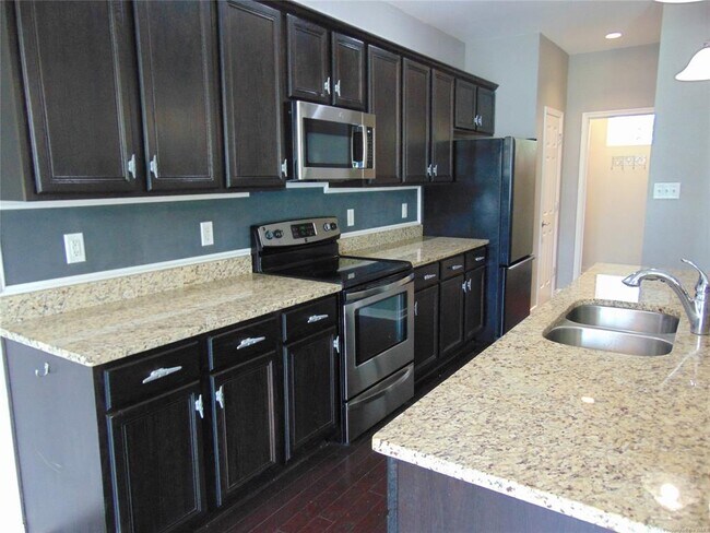 Foto del edificio - 3215 Kenton Ct