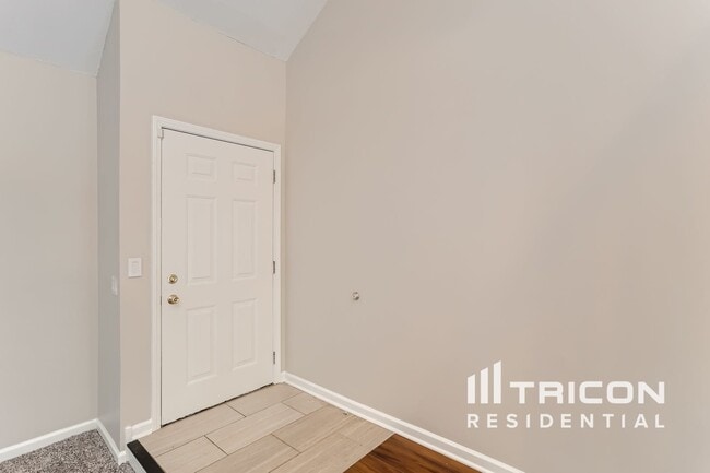Building Photo - 5224 Arlington Cir