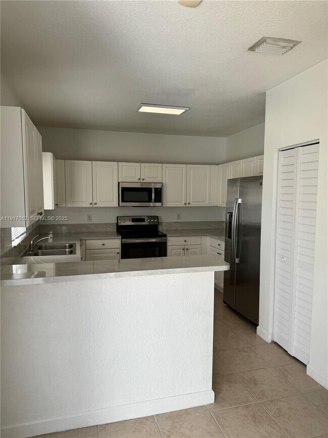 Foto del edificio - 4100 NE 24th Dr